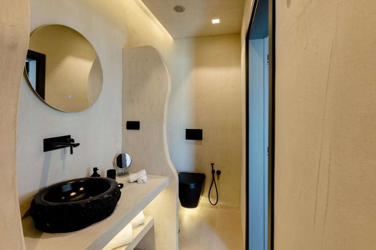 אימרוביגלי Lackos Luxury Suites מראה חיצוני תמונה