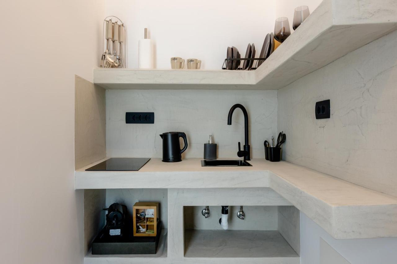 אימרוביגלי Lackos Luxury Suites מראה חיצוני תמונה