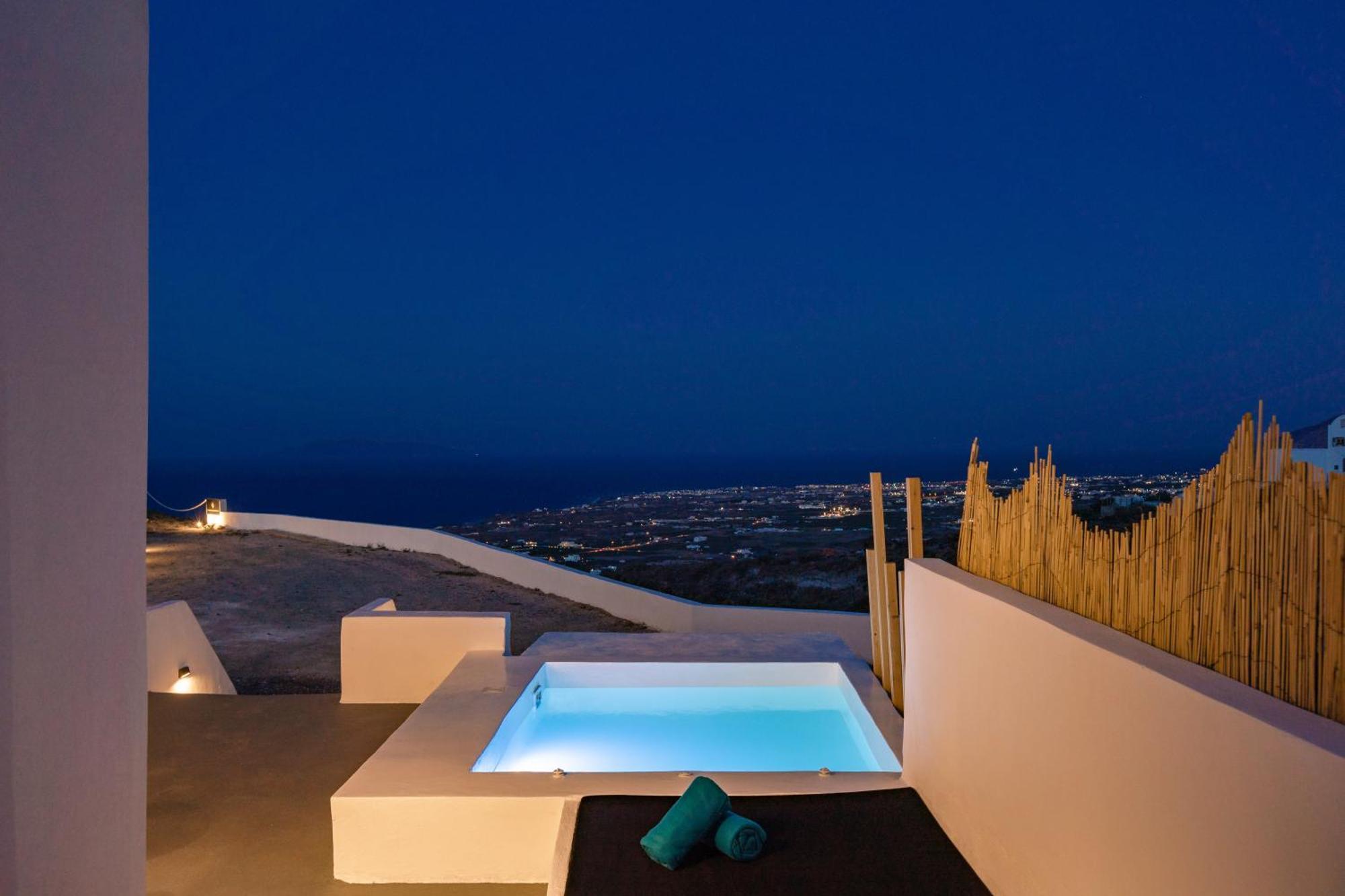 אימרוביגלי Lackos Luxury Suites מראה חיצוני תמונה