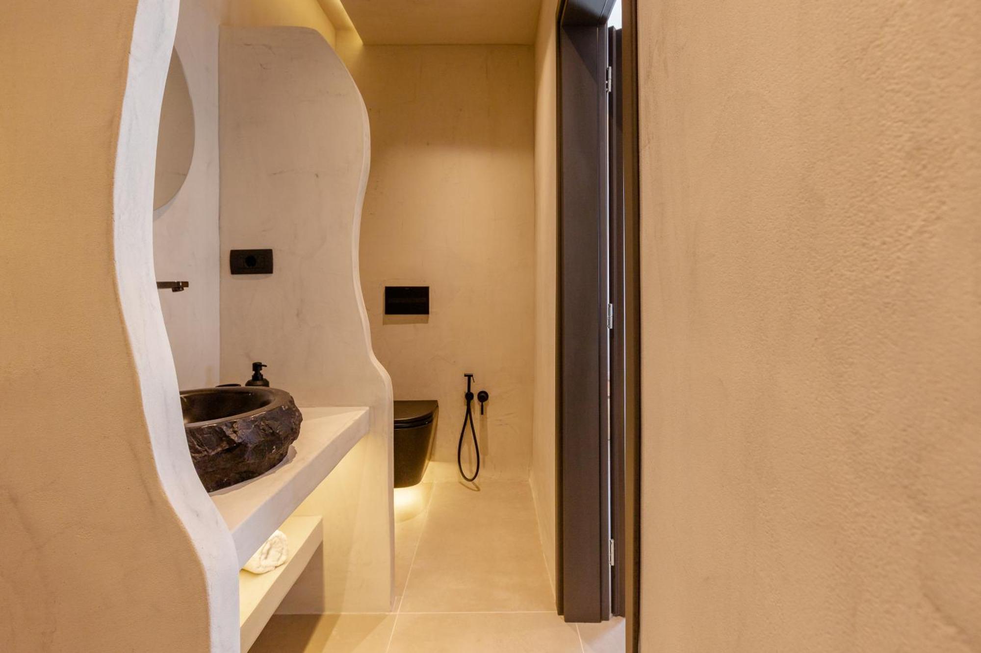 אימרוביגלי Lackos Luxury Suites מראה חיצוני תמונה